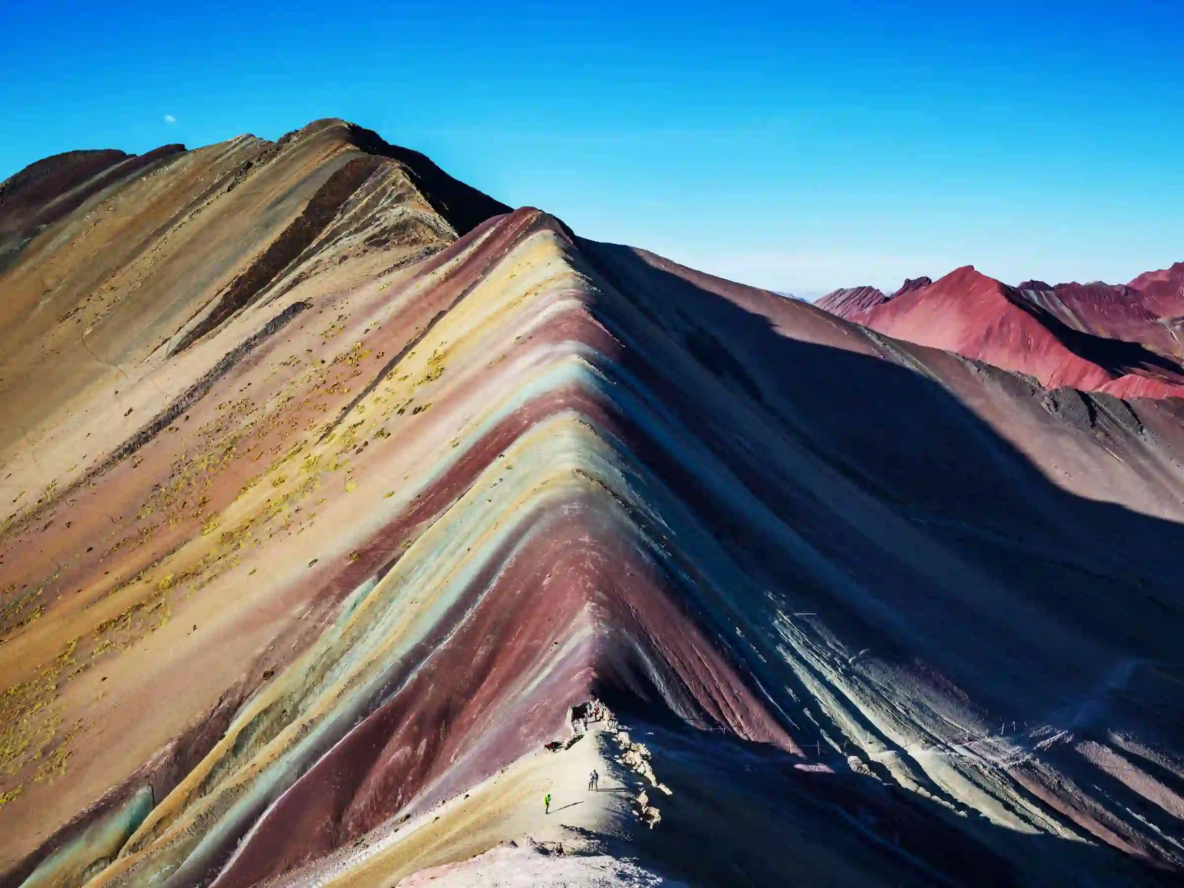 rainbow mountain 2 day trek